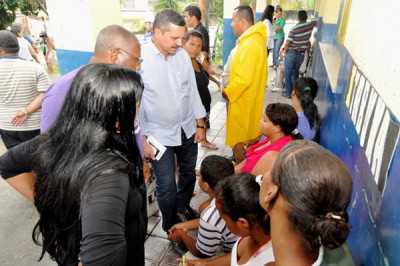 Prefeito de Itabuna Claudevane Leite visitou desbrigados do São Roque Caixa d Água e Santa Inês - Foto Wilson Oliveira
