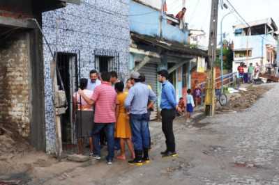 Prefeito de Itabuna Claudevane Leite visitou desbrigados do São Roque Caixa d Água e Santa Inês - Foto2 Wilson Oliveira