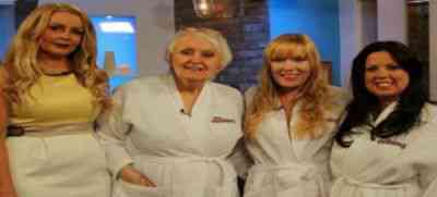 Idosa faz rejuvenescimento vaginal ao vivo e se sente "mais quente"
