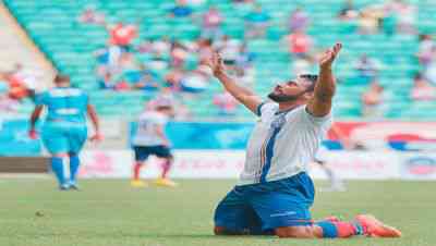 Maxi comemora o , seu quarto gol no Campeonato Baiano; na atual temporada, o argentino já balançou as redes seis vezes (Foto: Mauro Akin Nassor)