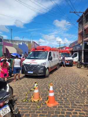 Acidente grave em Una: Motociclista e pedestre são socorridos pelo SAMU e transferidos para hospital em Ilhéus