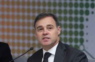 André Mendonça agradece orações durante crise no STF